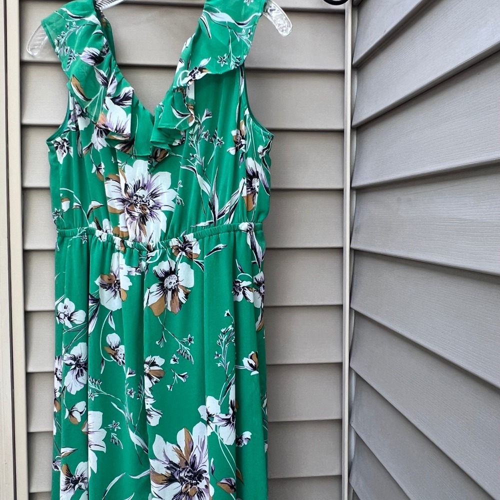 Maxi dress Green Floral Ruffle V-Neck NWT Medium‎